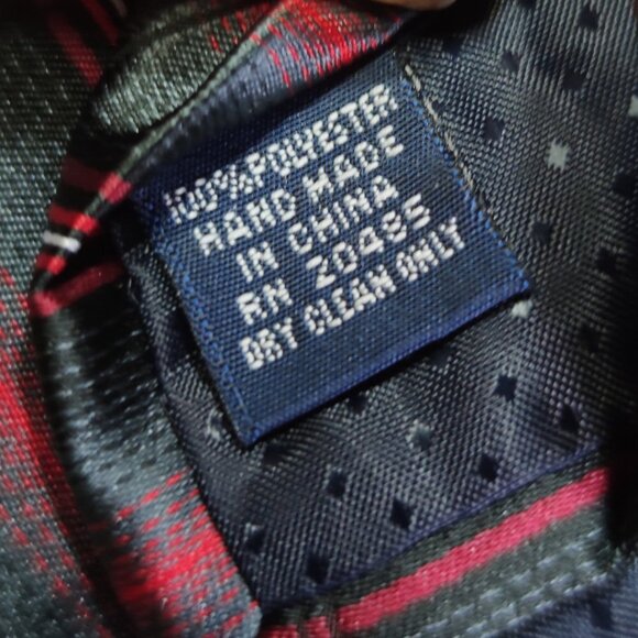 ✨ Pierre Cardin Red and Black Stripe Tie - Picture 6 of 6